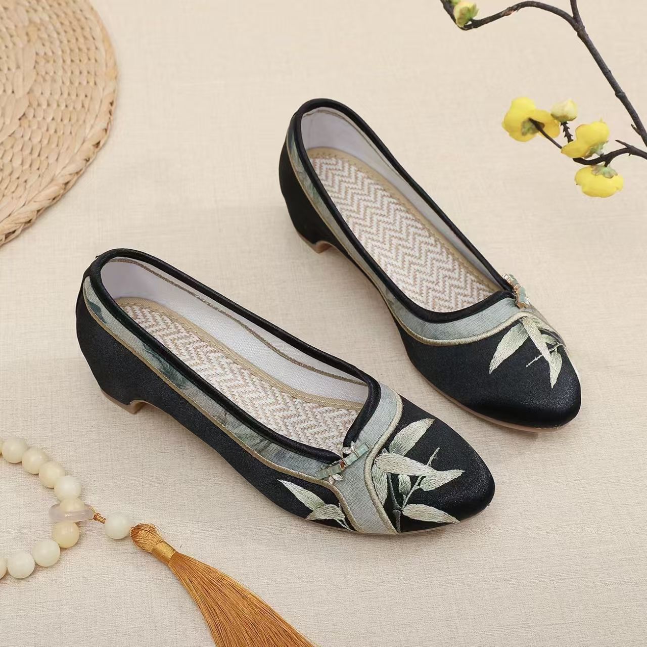 Sepatu Cheongsam Bordir Hak Re - Embroidery Style ulasan dan harga