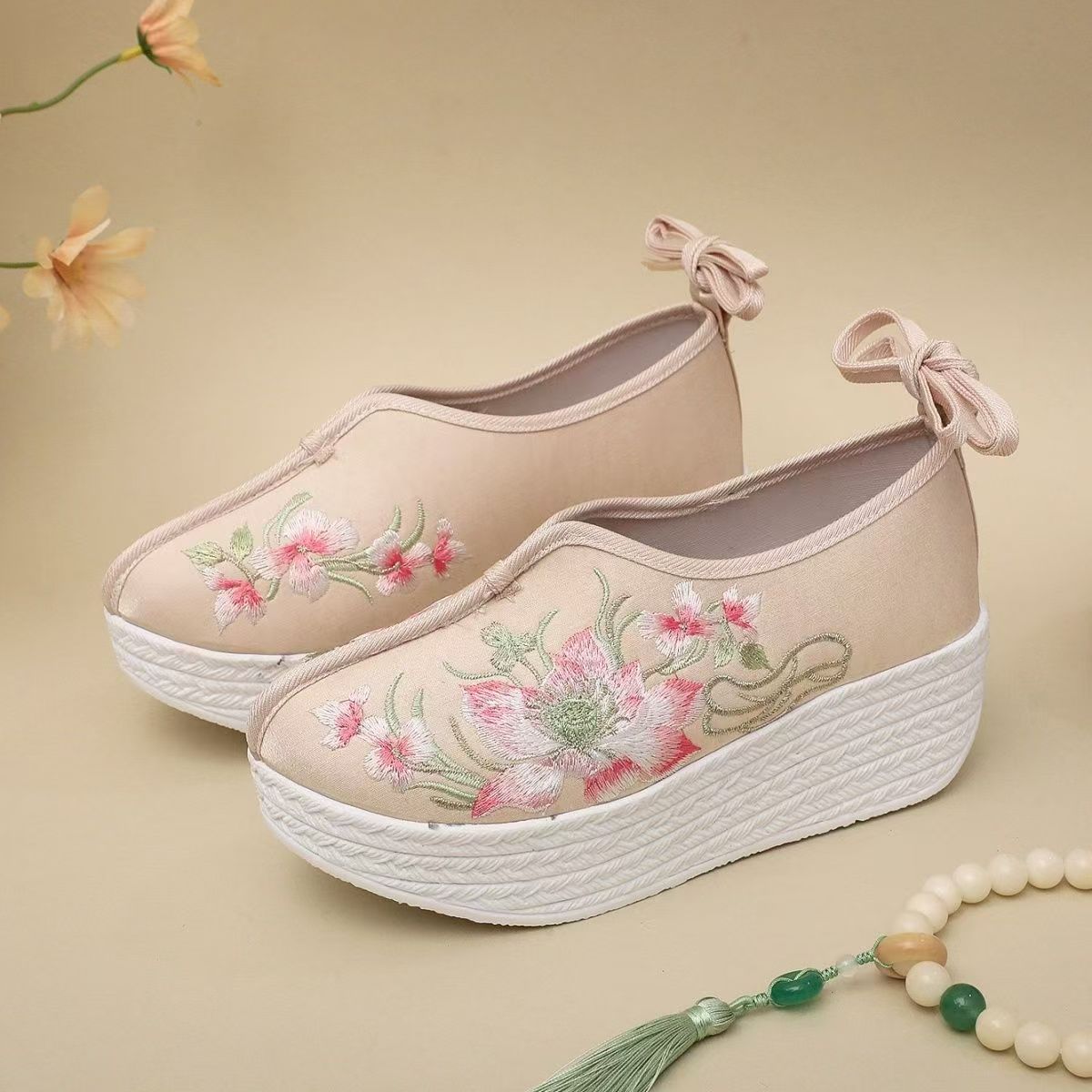 Sepatu Wanita Gaya Etnik Wedge - Embroidery Style ulasan dan harga