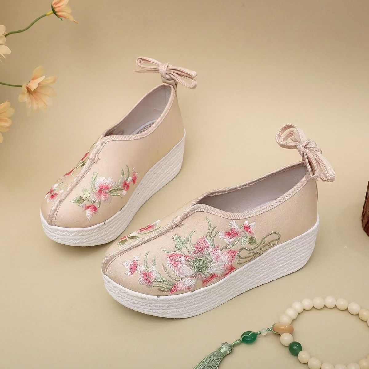 Sepatu Wanita Gaya Etnik Wedge - Embroidery Style ulasan dan harga