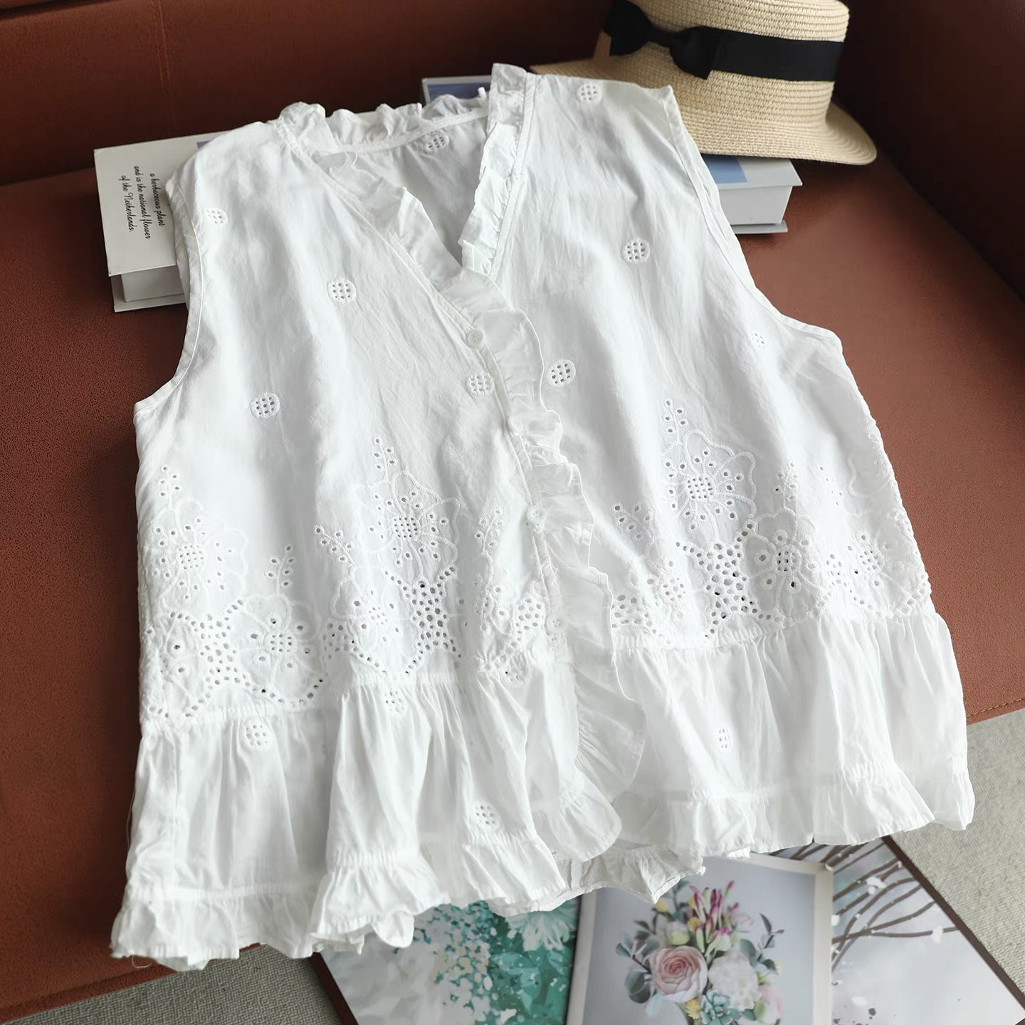 Atasan Wanita Tanpa Lengan Mod - Embroidery Eyelet ulasan dan harga